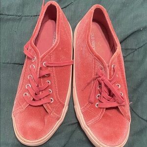 🖤Old Navy Rose Gold Velvet Sneakers🖤